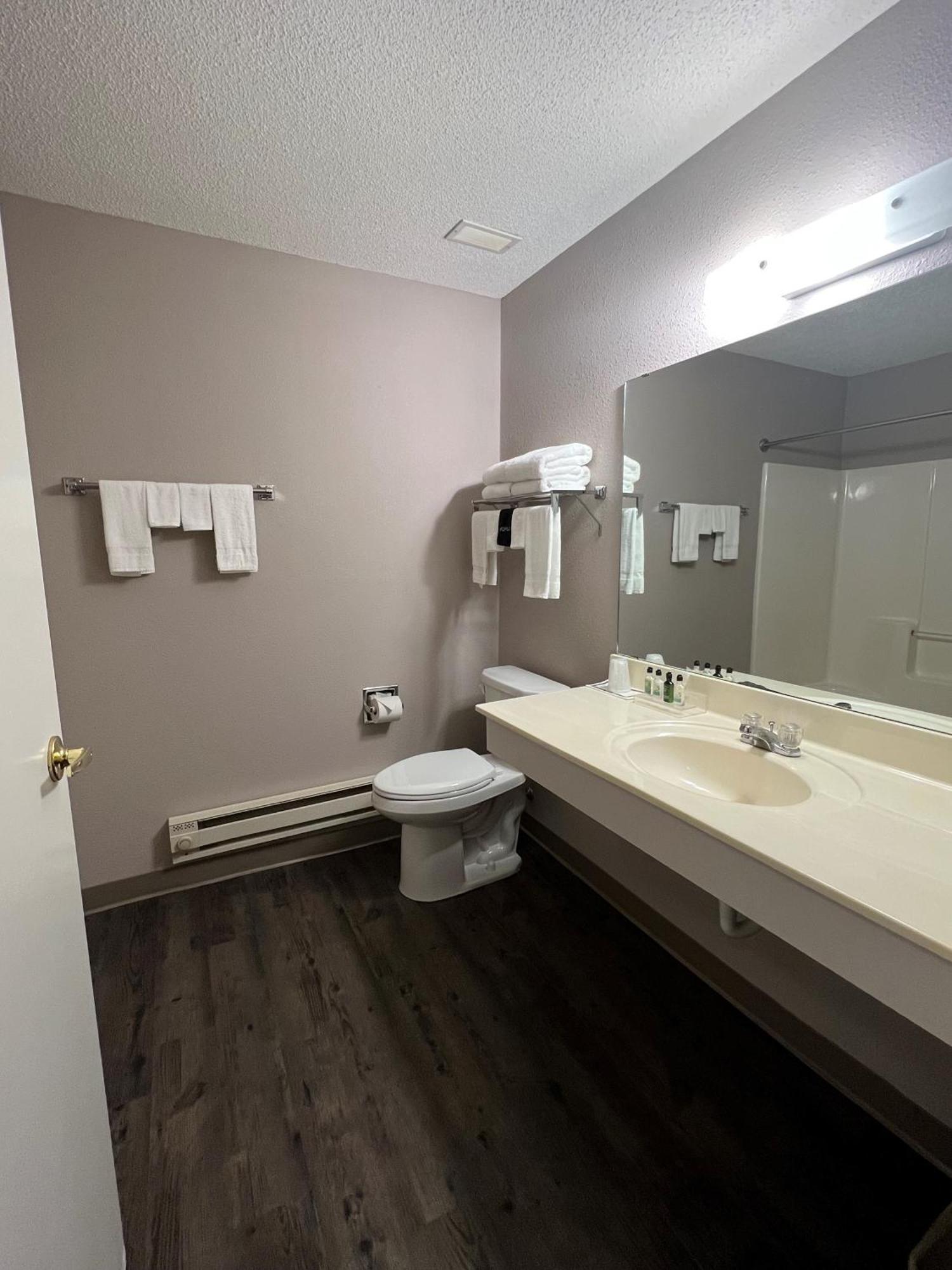 Country Inn Уолкер Экстерьер фото